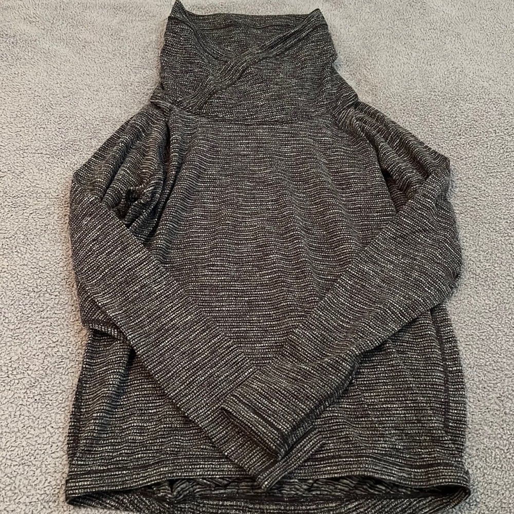 Lululemon top size 4